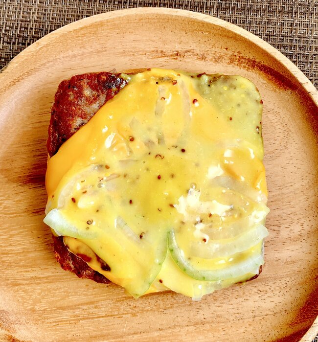 「エグい美味い」「モスで一番好き」モスバーガーの“期間限定メニュー”お肉の旨みがハンパない！「3つぐらい食べれる」「美味すぎて泣いた」《実食レビュー》