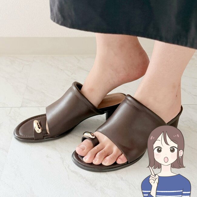 「即購入しました」「色違いで欲しい」グローバルワークの“高見えサンダル”足元がパッと華やかになる!「軽いし履きやすい」「しっかりホールドしてくれる」《購入レビュー》