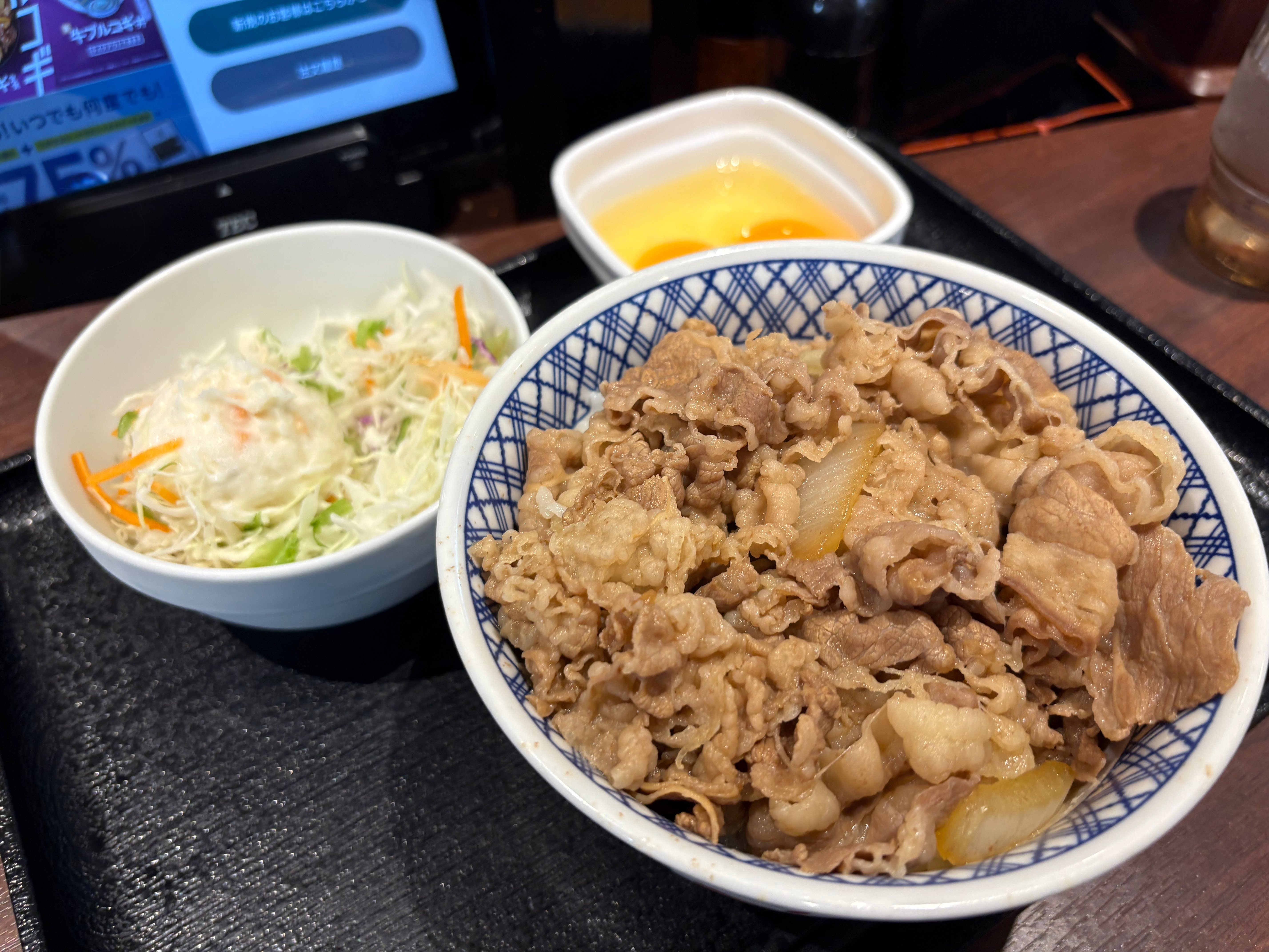 玉子は双子卵だったわけではない。2個注文した。Photo:Diamond