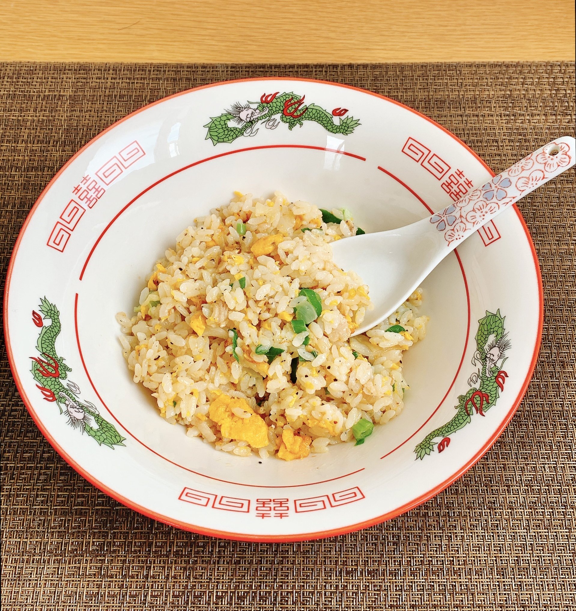 2個買いして正解でした！ダイソーの「町中華みたいな食器」昭和レトロ感がたまらない！《購入レビュー》