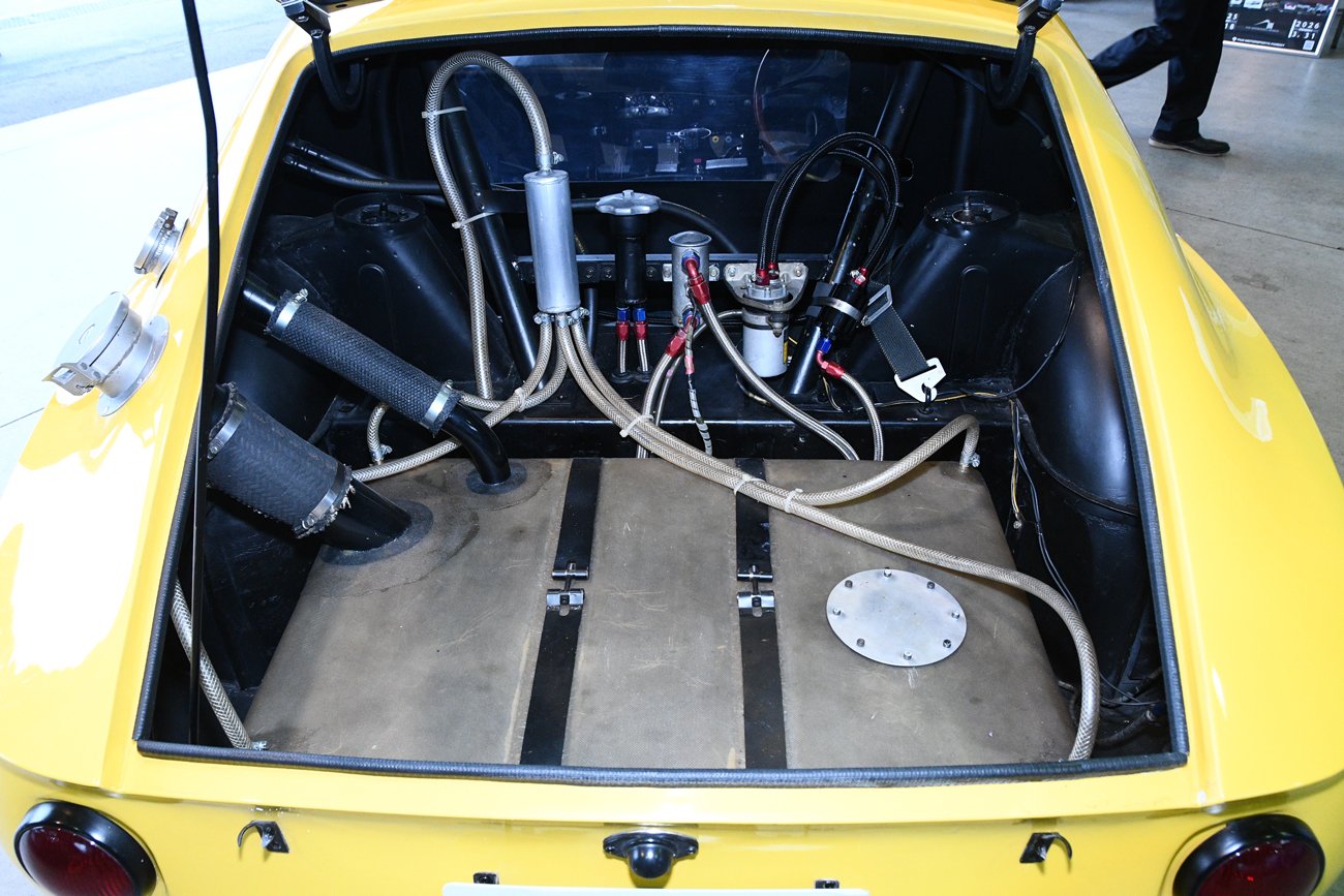 トヨタ2000GTスピードトライアル車レプリカ　燃料タンク　レース用の安全タンクに変更されている