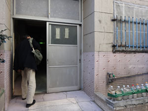 南京虫増殖に防火不備…死者まで出した低所得者住宅の劣悪事情