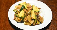 残暑で疲れたら食べたい「バカみたいな量の野菜」が入ったカレー