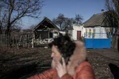 砲撃やまぬウクライナ東部、住民の避難相次ぐ