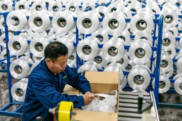 世界の労働力不足で賃金上昇、インフレ加速へ