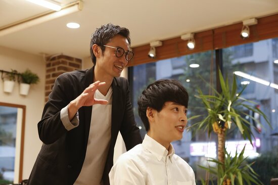 「やたらと話しかけてくる美容師」の真の狙いとは？イラつく客が知らない本音【現役美容師が告白】