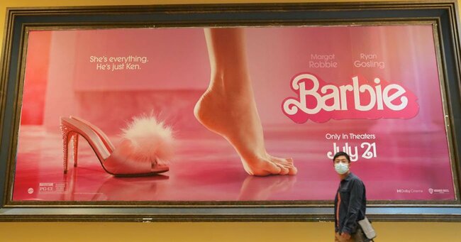 映画『バービー』に戸惑う日本人…「フェミニズム臭」消した宣伝で困惑の声も