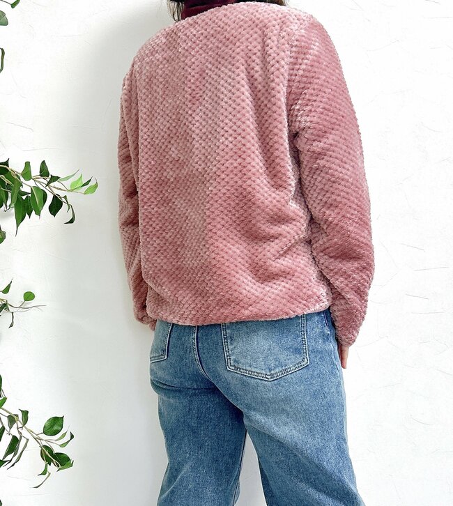 「北国でも十分暖かい」ワークマンの“1900円カーディガン”が冬の正解すぎた!「3回ほどリピート購入」「軽くて柔らかい」