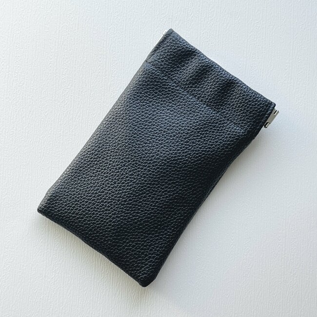 「即買いでした!」「なんて理想的」3COINSの“ゴミ箱にもなるティッシュポーチ”ありそうでなかった名品です!「花粉の季節に大活躍」