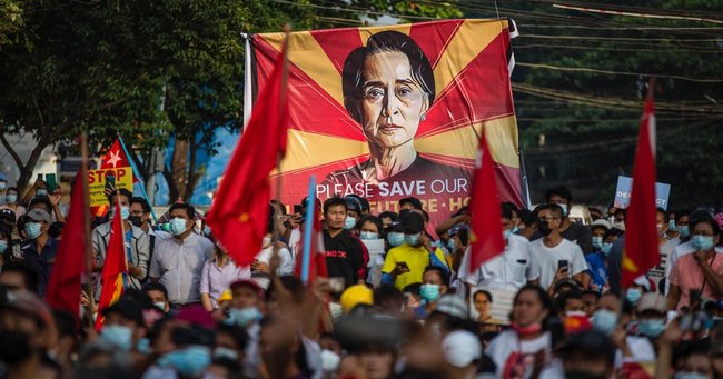 デモに参加するミャンマーの市民