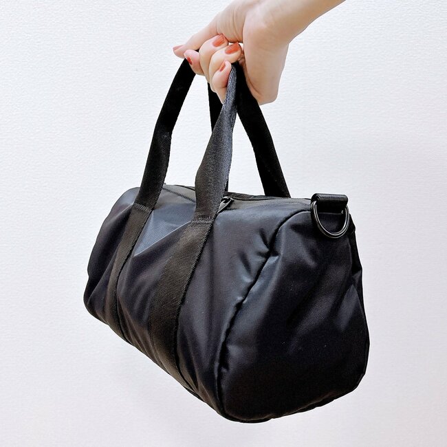 「取り寄せてでも買って良かった」「ヘビロテ確定」無印良品の“万能ミニバッグ”見た目以上に荷物が入って大助かりです！「みんな買ってほしい」
