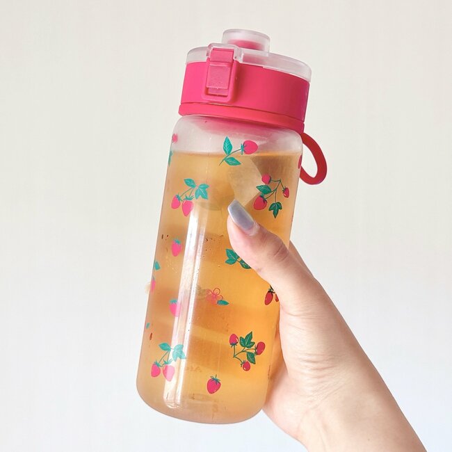 水を飲む量が増えました!アフタヌーンティーの「華やかボトル」イチゴ柄が可愛すぎる!《購入レビュー》