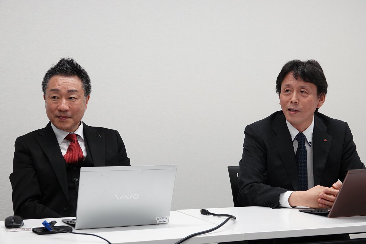 三菱自動車工業 PO（Cross Carline）担当部長柴田直之さん（右）、広報部 商品広報グループ 田中直哉さん（左）