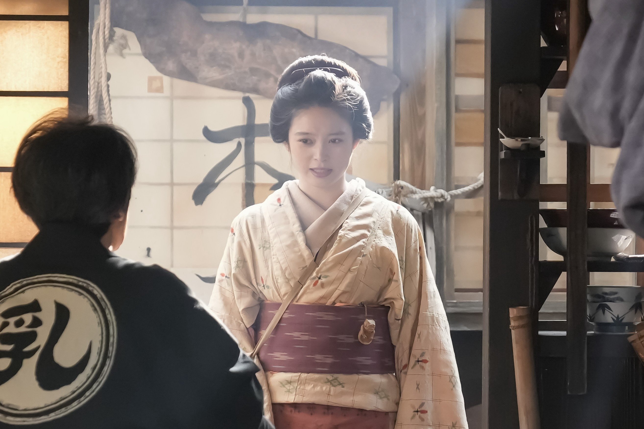 吉沢亮と板垣李光人の“再会”に視聴者ザワザワ?結婚報告でお祝いの回かと思いきや波乱の展開〈ばけばけ第68回〉