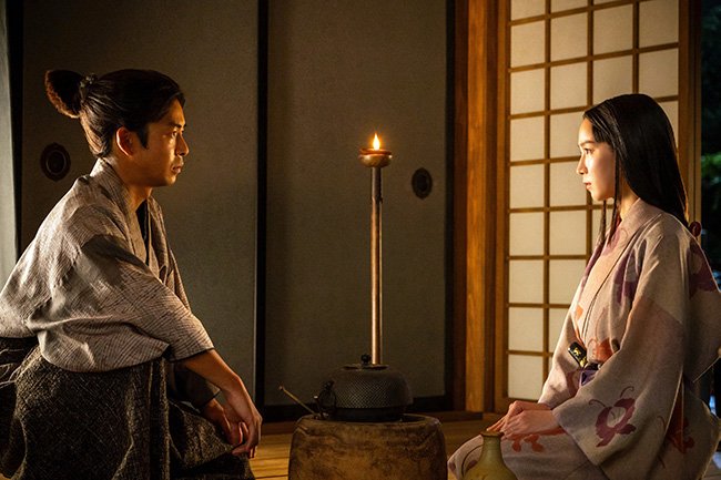 『豊臣兄弟！』第13回より。木下小一郎長秀／豊臣秀長（左、演：仲野太賀）は、信長の命で慶（ちか）と結婚する　（C）NHK