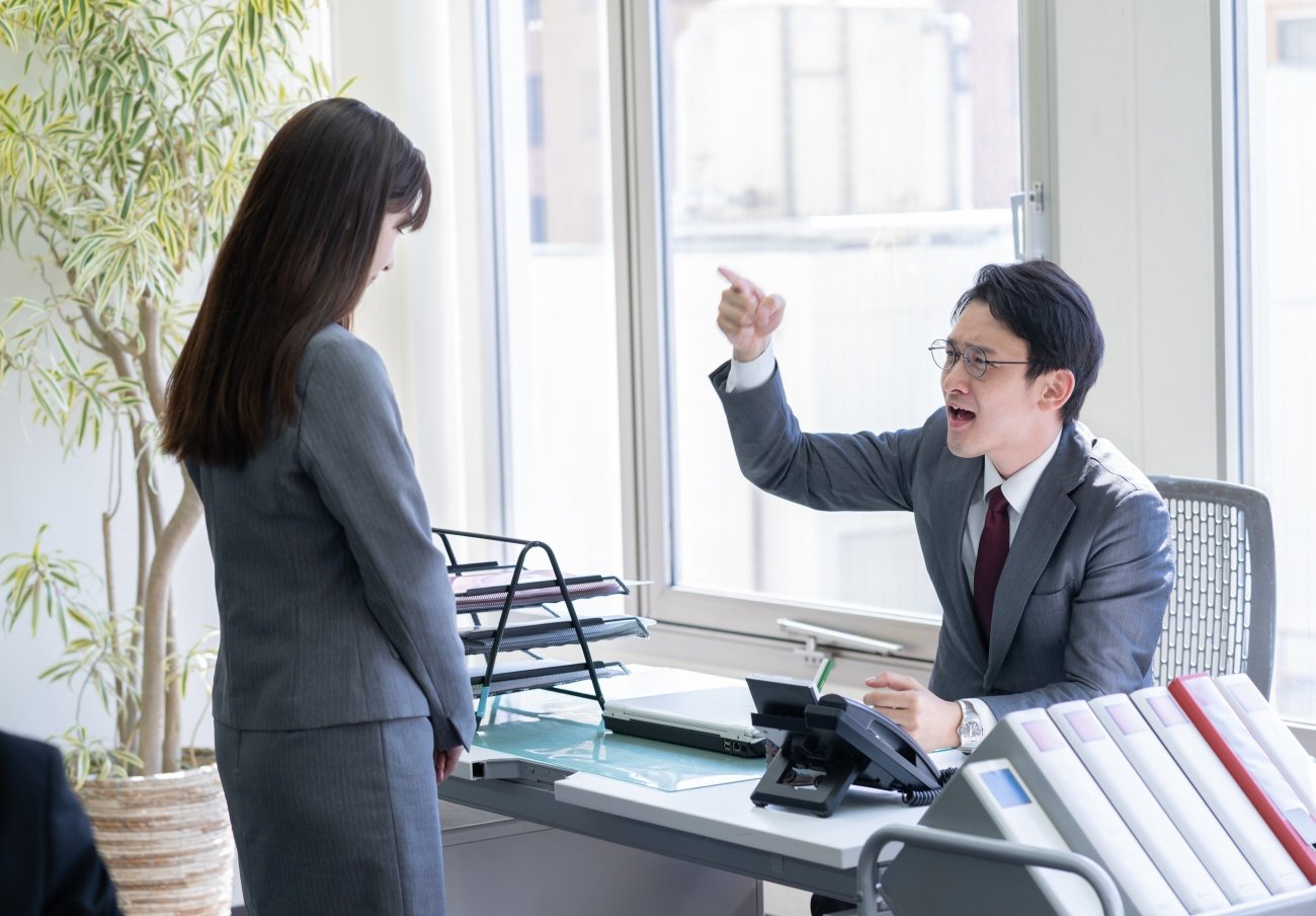 職場にいる「パワハラ系上司」がそれでも出世するのはなぜ? その本当の理由<最短出世中・現役メガバンカーが教える>