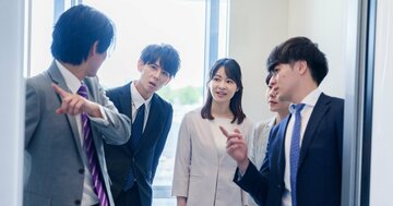 日本人が過剰に気にする「エレベーターのボタン係」が、外国では「謎マナー」と揶揄されるワケ