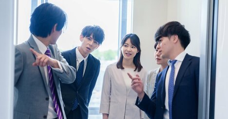 日本人が過剰に気にする「エレベーターのボタン係」が、外国では「謎マナー」と揶揄されるワケ