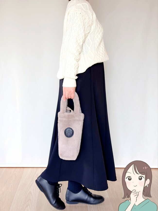 「こんなん見たら買うしかないやろ」スタバの“ボトルみたいなショルダーバッグ”が可愛すぎる…!「2店舗目でGETできました」「街で見かけたら思わず二度見しちゃう」