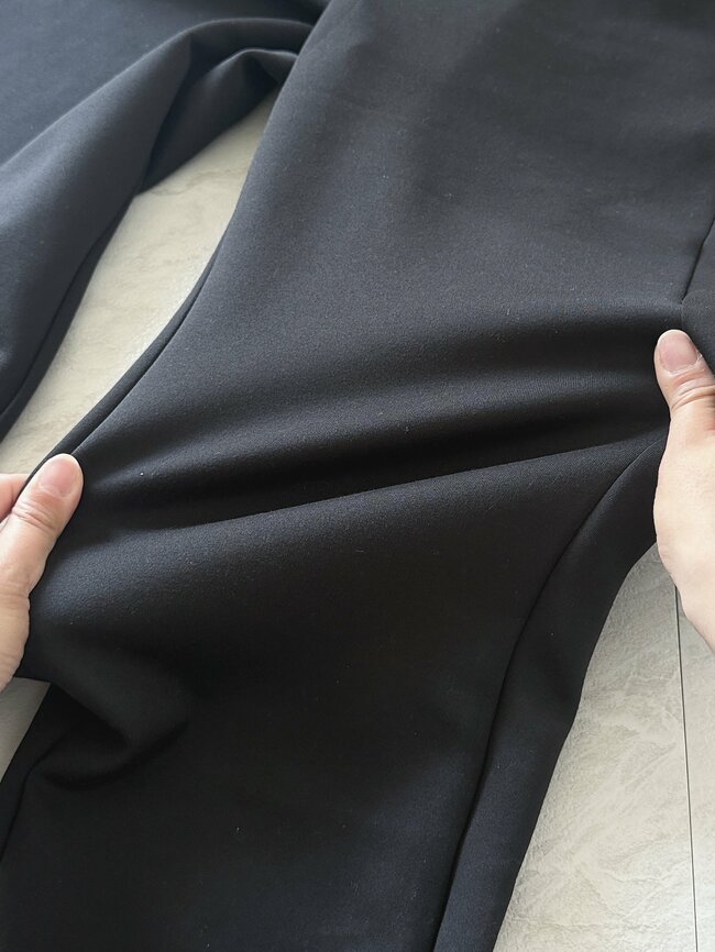 「色違いで2枚購入しました」ニコアンドの“ゆったりトップス”が体型カバーの天才なんです！「ノーストレスなので何枚あっても良い」「ボディライン隠しにはもってこい」