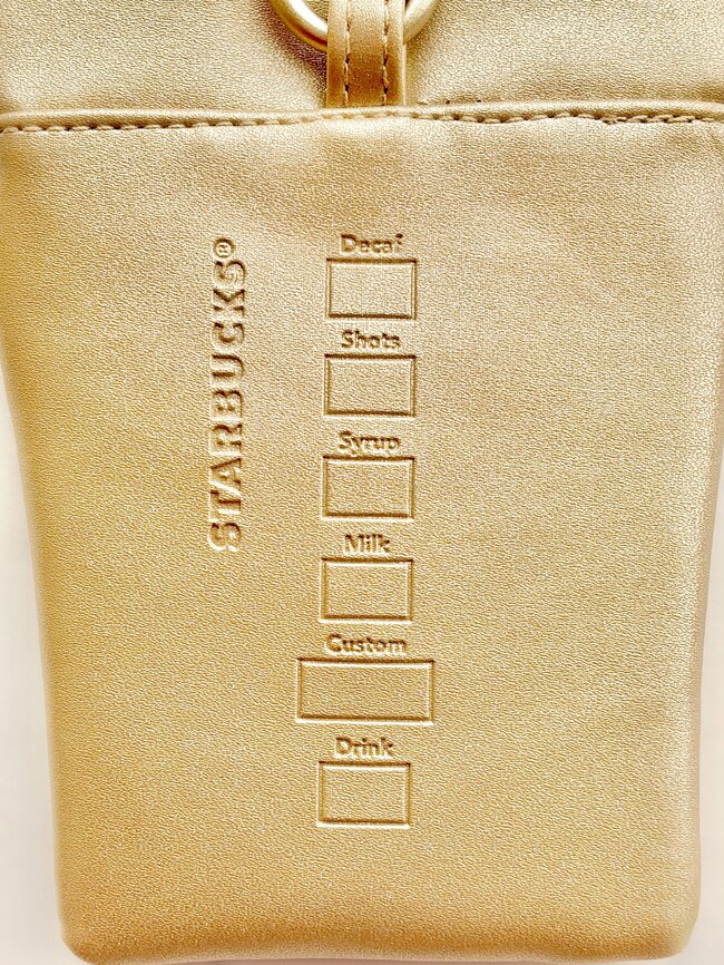 「かわいすぎて悶絶〜！」スタバの“きらきらポーチ”ドリンク券付きでお得感すごい！「久々に発売日並んだ」「スタバのポーチ良すぎる！」