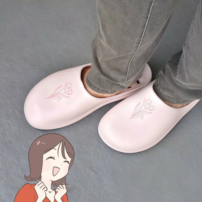もっと早く出会いたかった～！ダイソー姉妹店の「お風呂用スリッパ」がめっちゃ天才！水が溜まらないから足が濡れないんです！