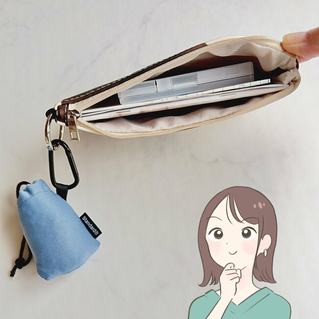 お薬手帳や処方薬がまるっと入った!3COINSの“お財布がわりになるポーチ”毎日持ち歩きたい可愛さ!「2個柄違いで購入」「結構たくさん入るし、高見えする」《購入レビュー》