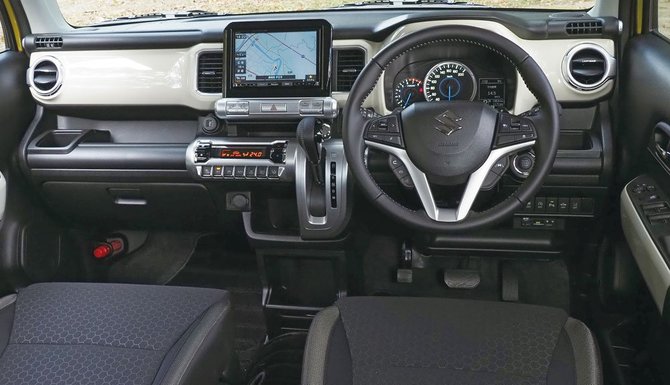スズキ・クロスビー・ハイブリッドMZ(4WD)インパネ