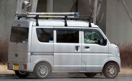 ゴーン被告が乗り込んだと思われる軽自動車