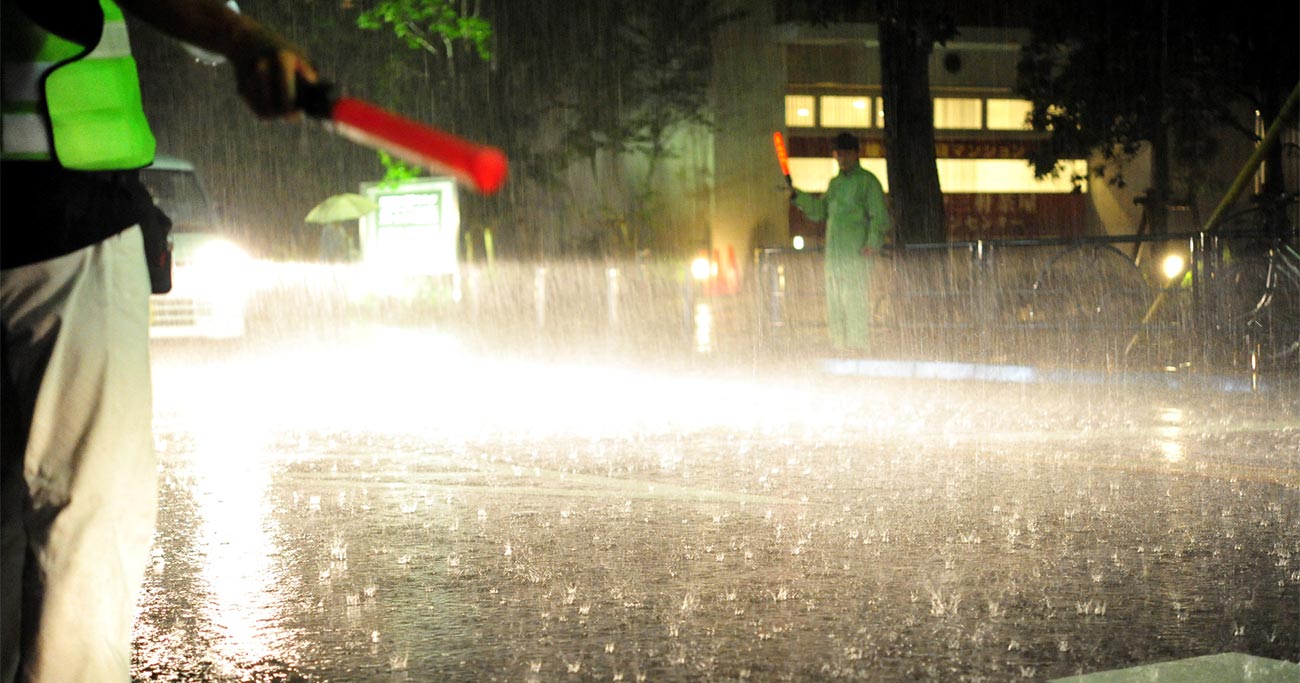 豪雨が来たらいつ逃げる？未曽有の災害から命を守る「コンサル的思考法」