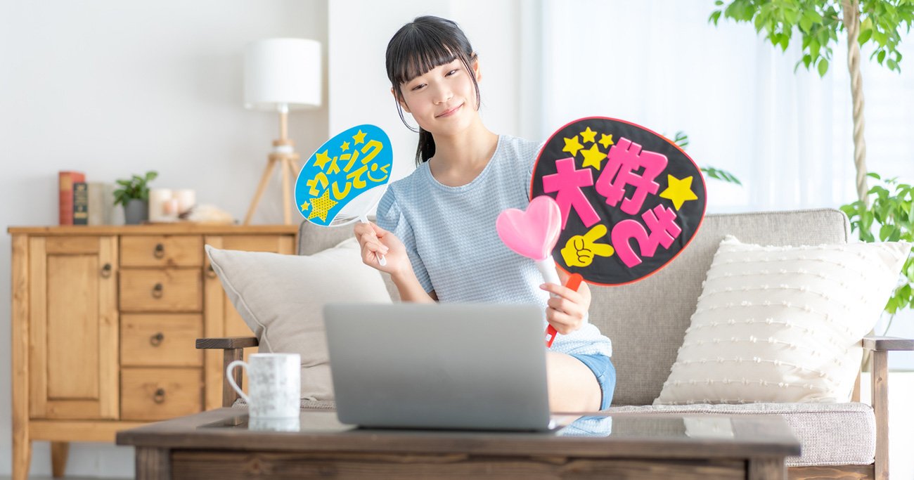 ディズニーランド、ホス狂、ニセコ…愛と熱狂を生み出す「嘘のつくり方」