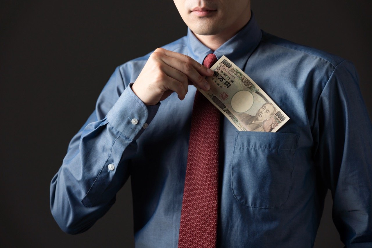 「お金が絡む職業の人」が不正をしやすい科学的理由とは?