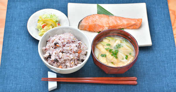 朝食