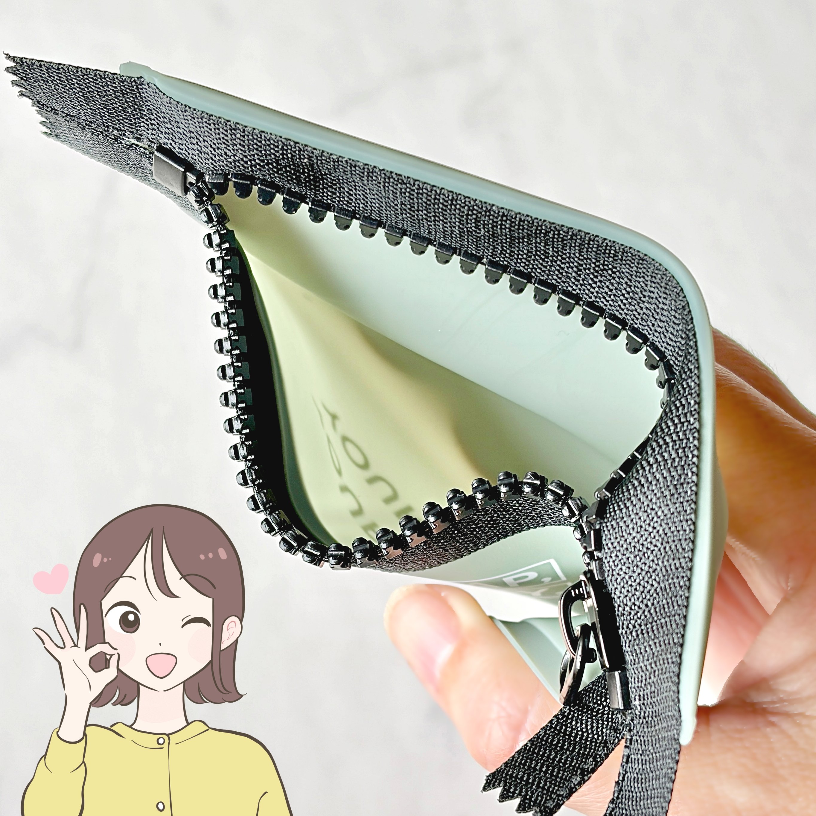 【3COINS】普通の財布に戻れないかも…！スマホより薄い“ぺたんこポーチ”カードや診察券が30枚入って便利！《購入レビュー》