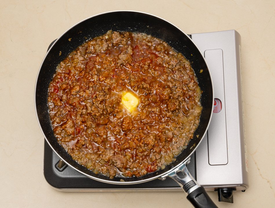 【裏ワザ料理】5分でできる!合いびき肉と玉ねぎでつくる「ハンバーグ丼」