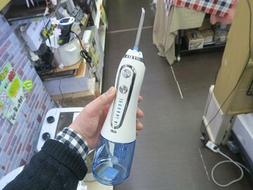 口の中の汚れをブシャーと落とす、サンコーのUSB充電式口腔洗浄器