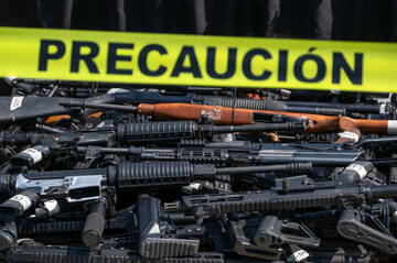 メキシコに米国の銃が大量流入、フェンタニル密輸の元凶か