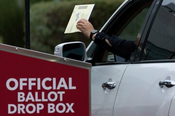 トランプ政権の郵便投票制限、最高裁が阻止