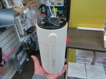 ツインノズルで大量噴霧！ 手をかざすだけでオン／オフできる卓上加湿器