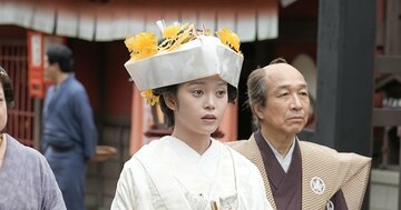 結婚相手の顔を見ずに「祝言を迎えるのがこわい」…朝ドラヒロインが“明治の常識”に物申す〈シャーロット・ケイト・フォックスのコメント付き・ばけばけ第10回〉