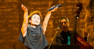 「ただならぬ気配」加藤登紀子が一瞬で釘付け…中島みゆきと中森明菜を「魔女」と呼ぶワケ