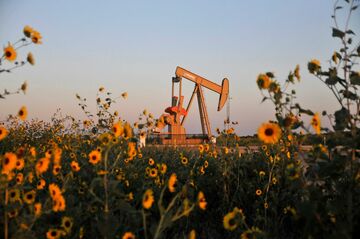 米シェールの財務規律向上、原油高でも生産抑制