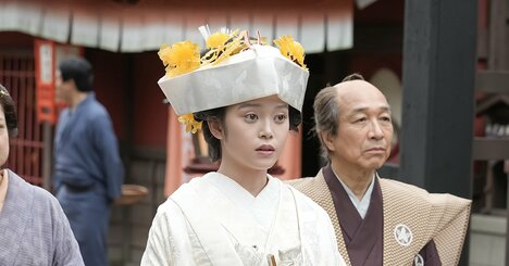 結婚相手の顔を見ずに「祝言を迎えるのがこわい」…朝ドラヒロインが“明治の常識”に物申す〈シャーロット・ケイト・フォックスのコメント付き・ばけばけ第10回〉