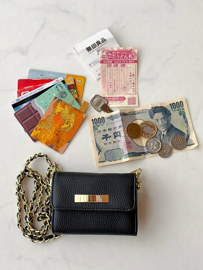 普通の財布に戻れないかも…しまむらの「1639円ミニ財布」手ぶらで持ち歩けて楽ちん!