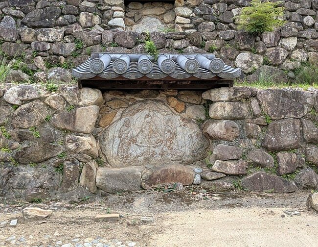 登山中にピラミッドが突如出現！岡山「石積みの遺構」は、奈良時代の “超有名人” を埋めた墓のルーツだった？