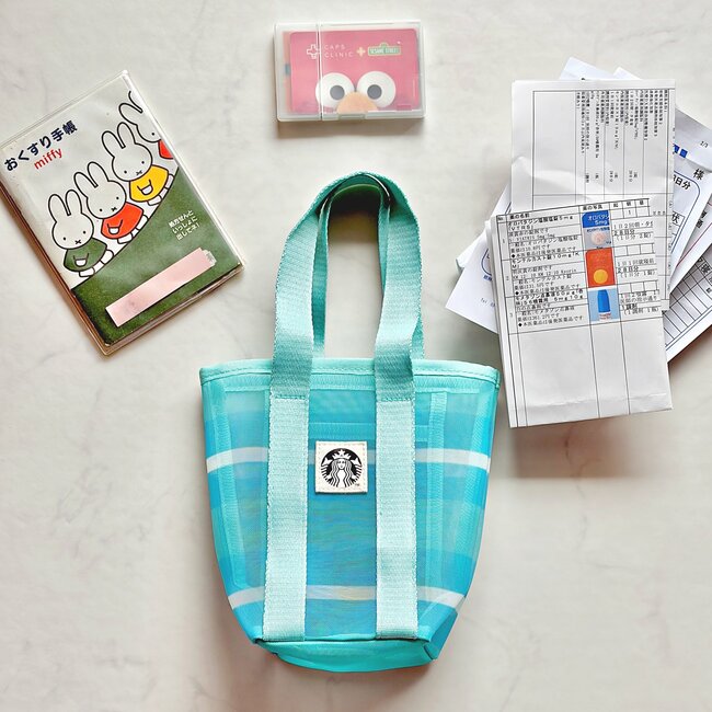 「店頭で見つけて即購入」「最高にかわいい！」スタバの“カップみたいなミニバッグ”可愛すぎて毎日使いたい！「買って良かった！」