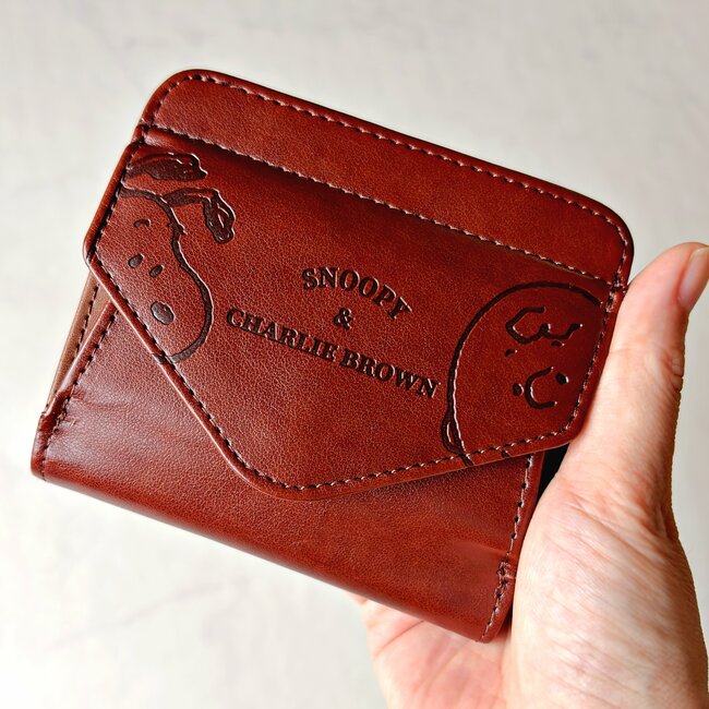 カードや診察券が27枚入った！しまむら×スヌーピーの「ぺたんこ財布」お札が折らずに入るし、小銭が取り出しやすくて嬉しい！《購入レビュー》