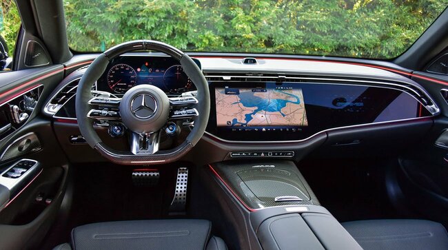 メルセデスAMG E53ハイブリッド4マチック＋エディションナイトカーボン（PHEV）インパネ