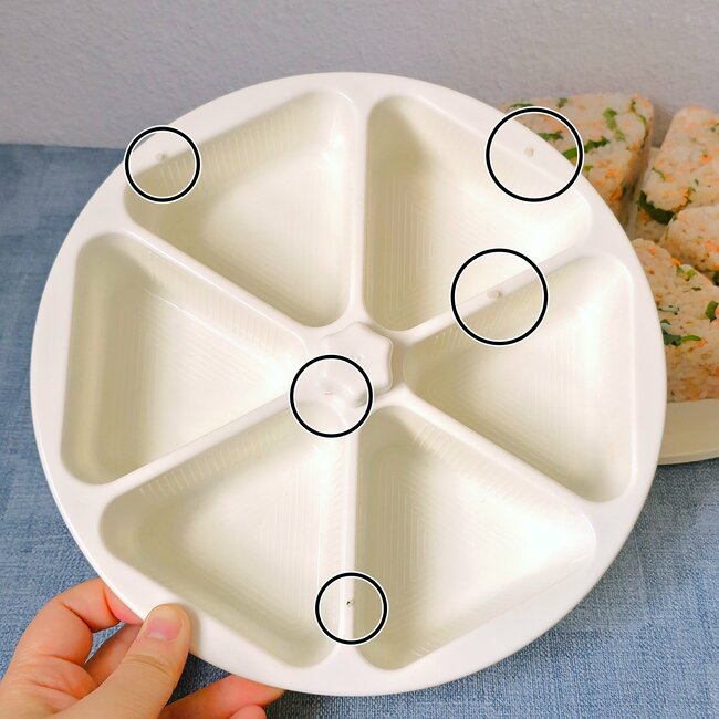 「本当に買って良かった」「全人類におすすめしたい」ダイソー姉妹店の“330円キッチングッズ”おにぎりが6個まとめて作れて楽しすぎるんです！「めちゃくちゃ良い！」