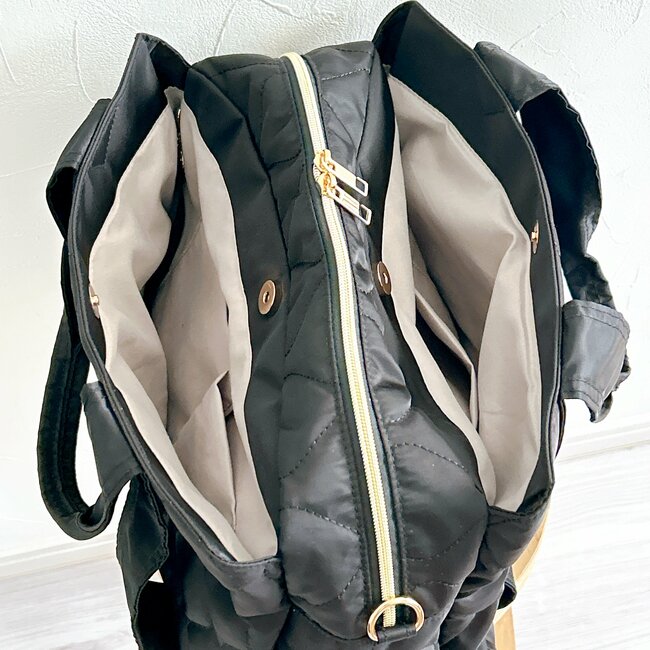 「小物迷子を防げてとても良い」ユニクロの“大容量トートバッグ”内ポケットが6個もあって便利すぎる！「思った以上に使い勝手がいい」「これから活躍しそうです」